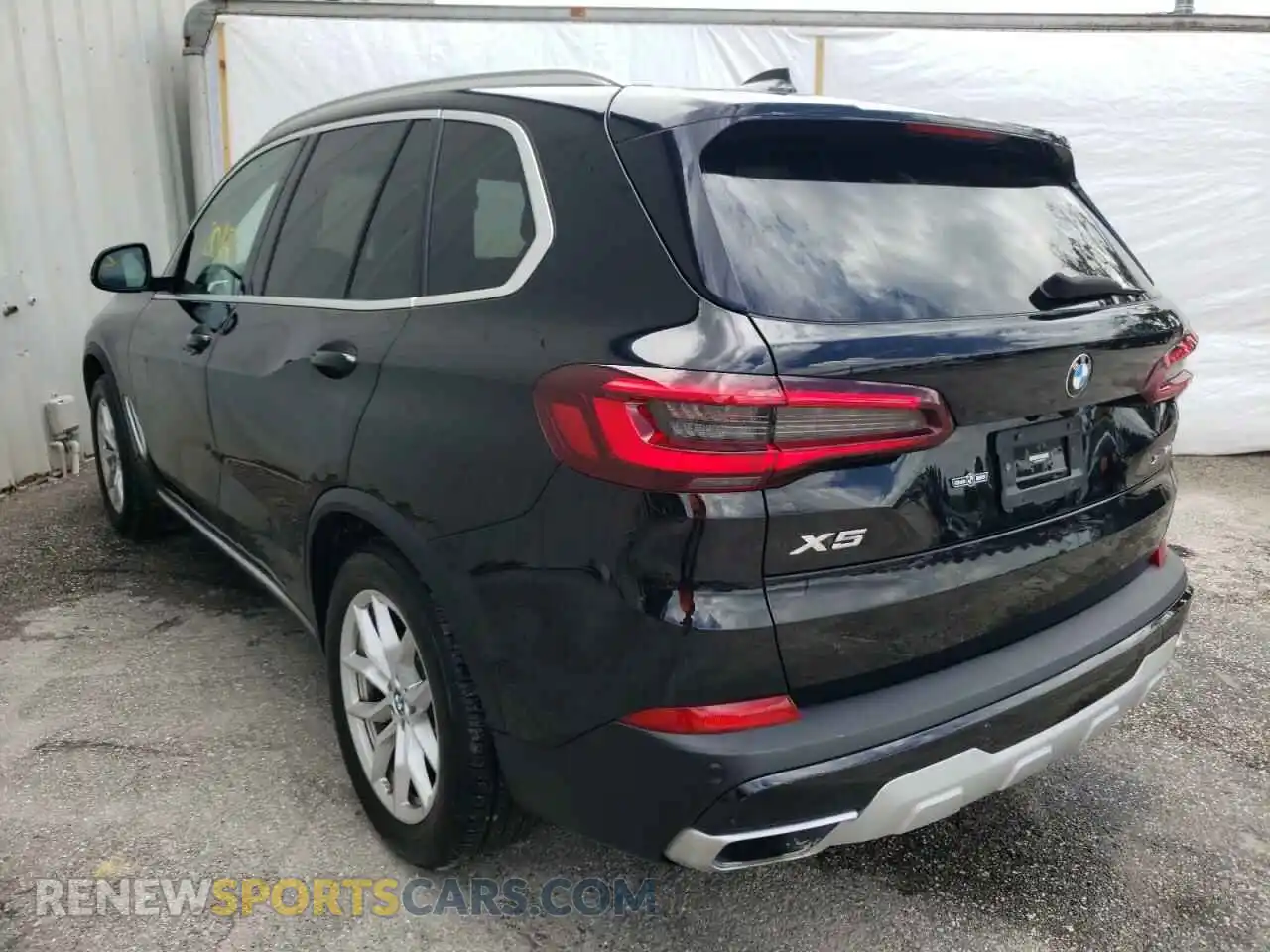 3 Photograph of a damaged car 5UXCR6C02M9D76106 BMW X5 2021