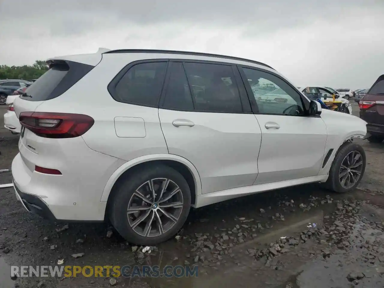 3 Photograph of a damaged car 5UXCR6C02M9F85085 BMW X5 2021