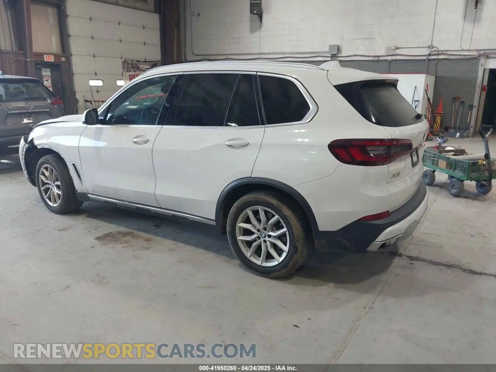 3 Photograph of a damaged car 5UXCR6C03M9F15868 BMW X5 2021