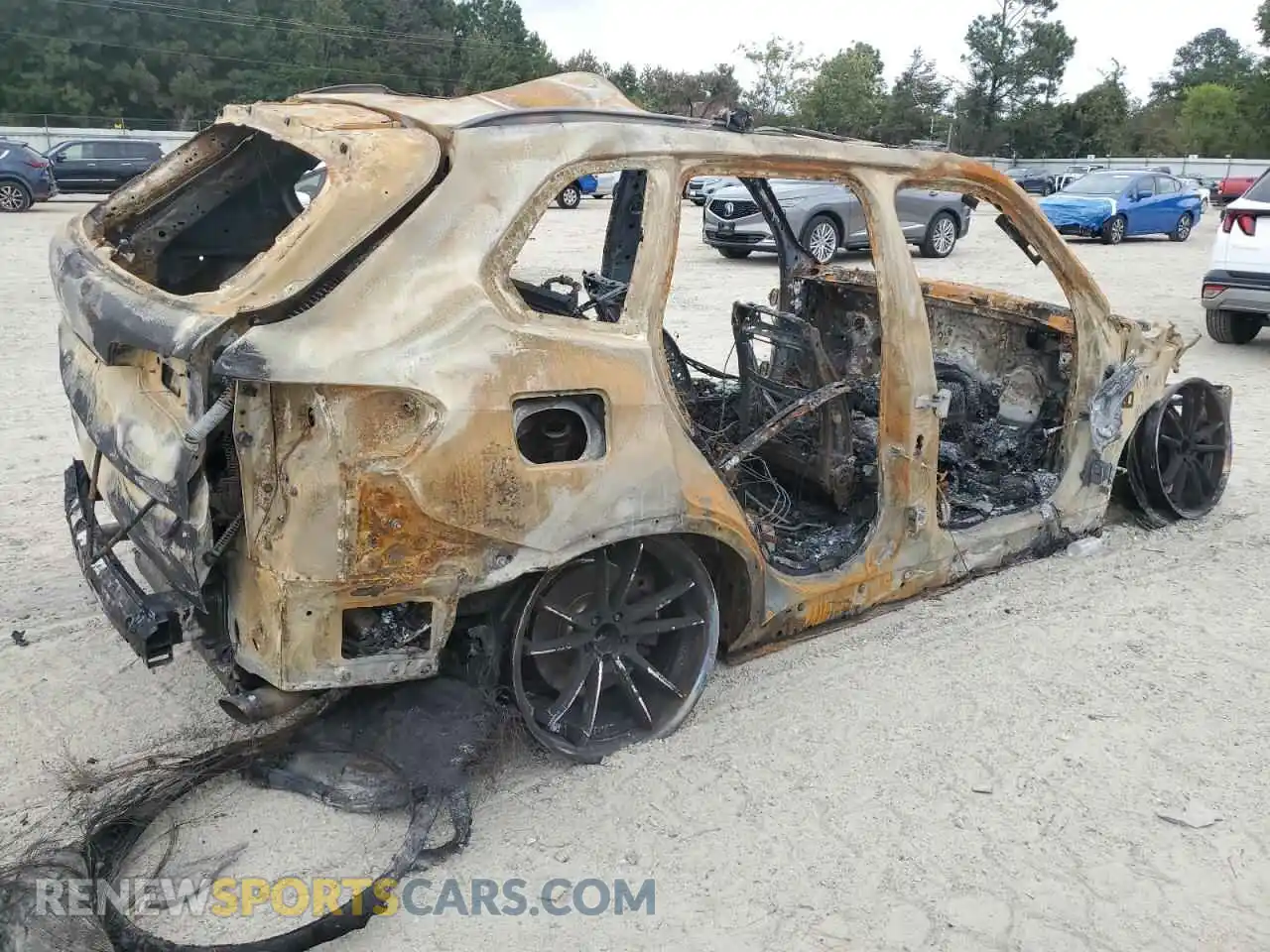 3 Photograph of a damaged car 5UXCR6C03M9G32706 BMW X5 2021