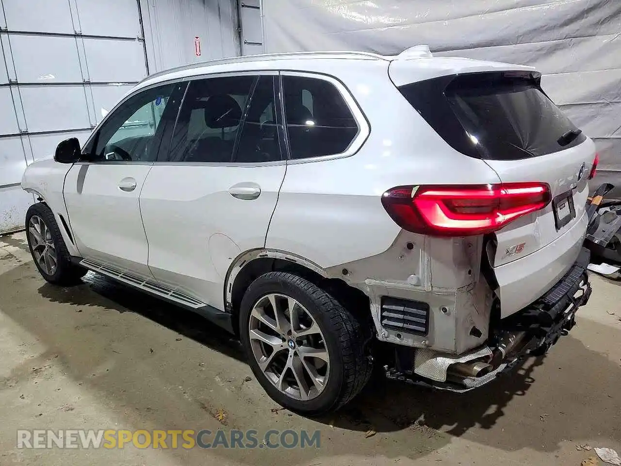 2 Photograph of a damaged car 5UXCR6C03M9G34164 BMW X5 2021
