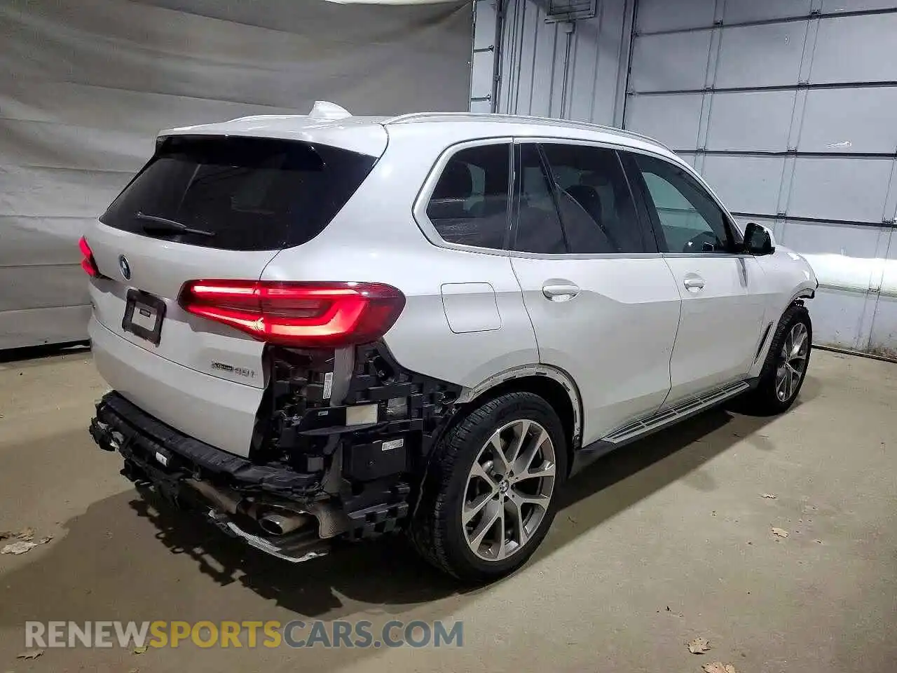 3 Photograph of a damaged car 5UXCR6C03M9G34164 BMW X5 2021