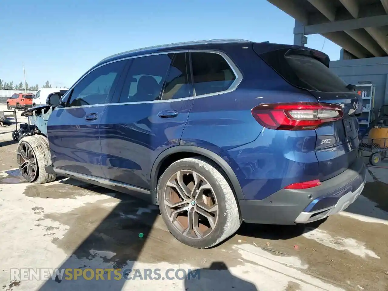 2 fotografías del automóvil dañado 5UXCR6C04M9F36065 BMW X5 2021