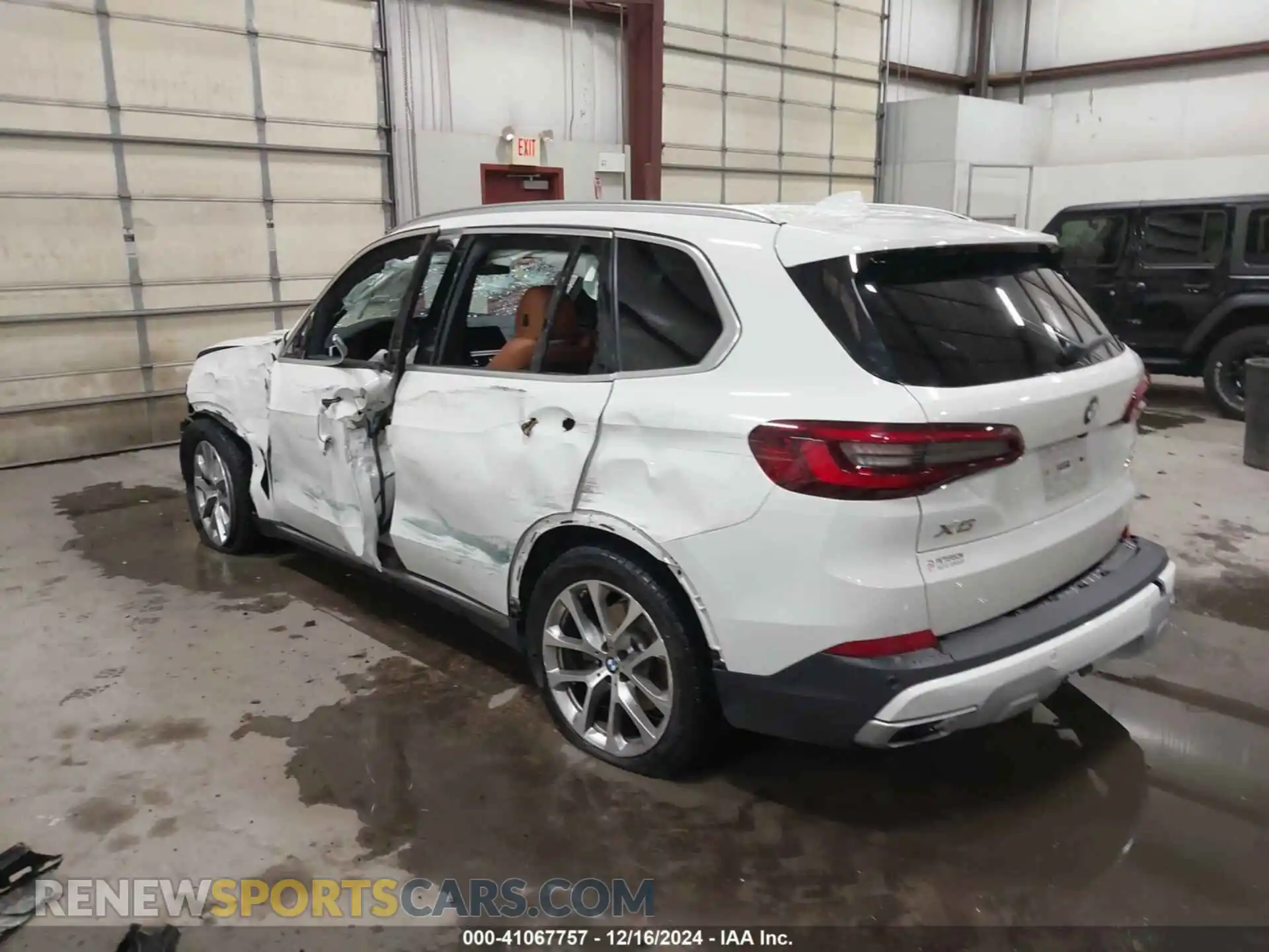 3 Photograph of a damaged car 5UXCR6C04M9G32469 BMW X5 2021