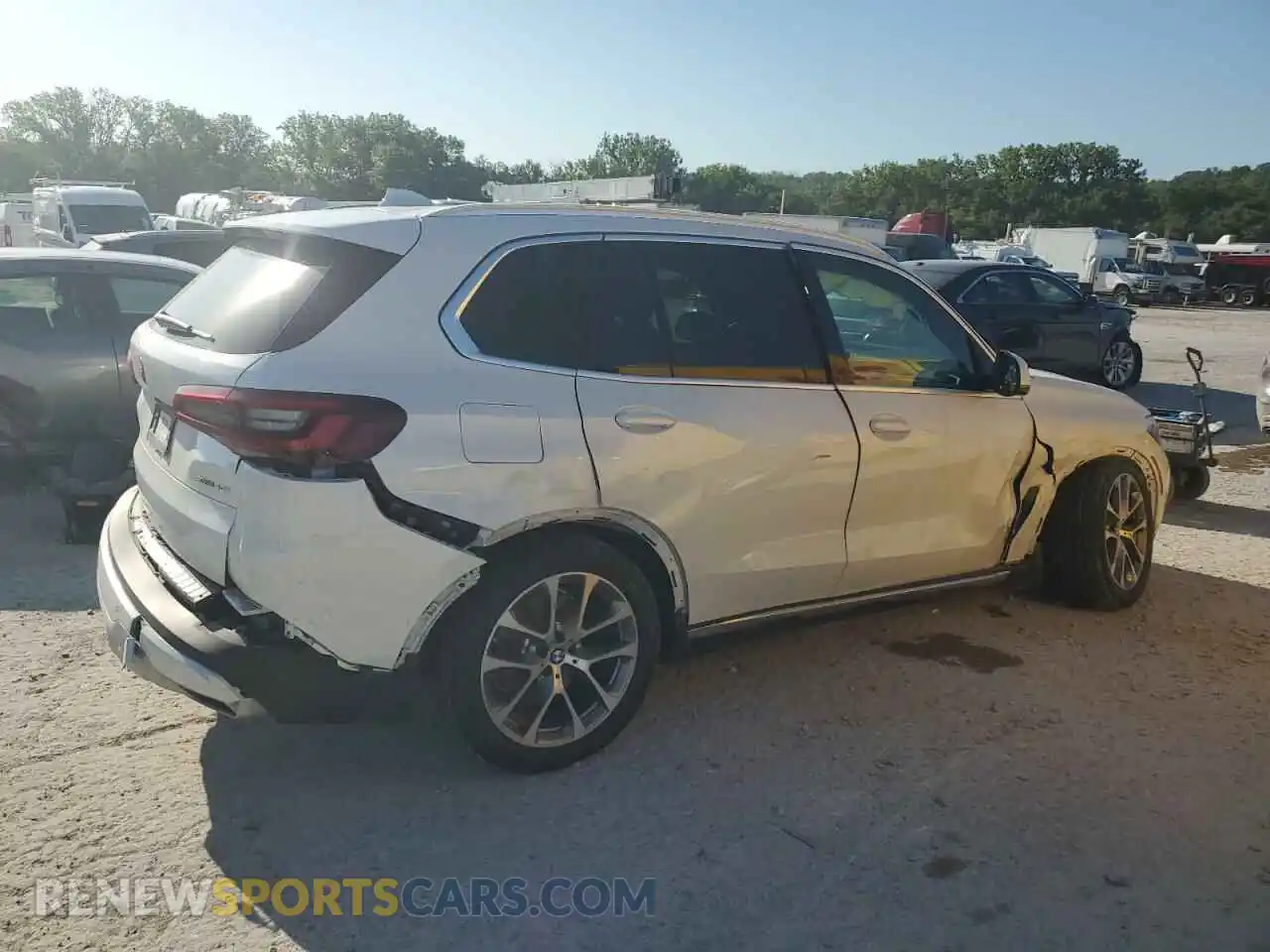 3 Photograph of a damaged car 5UXCR6C04M9H47038 BMW X5 2021