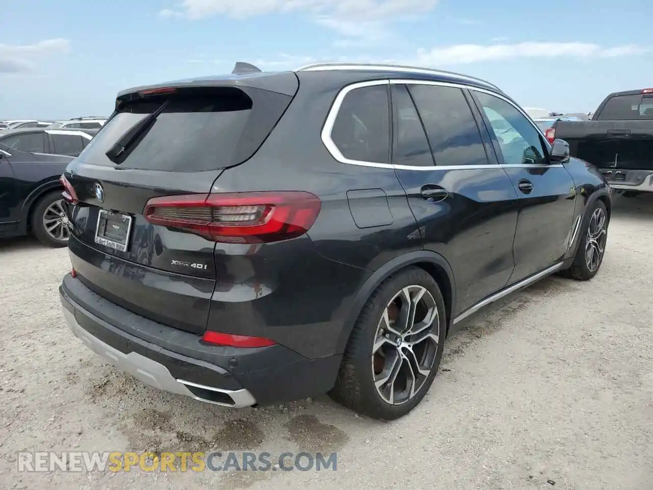 3 Photograph of a damaged car 5UXCR6C05M9F96260 BMW X5 2021