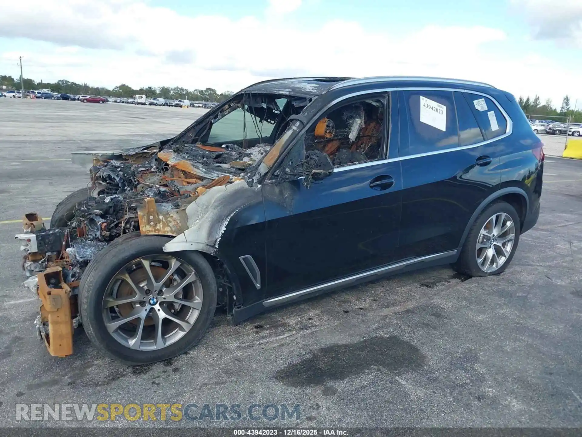 2 Photograph of a damaged car 5UXCR6C07M9E73933 BMW X5 2021
