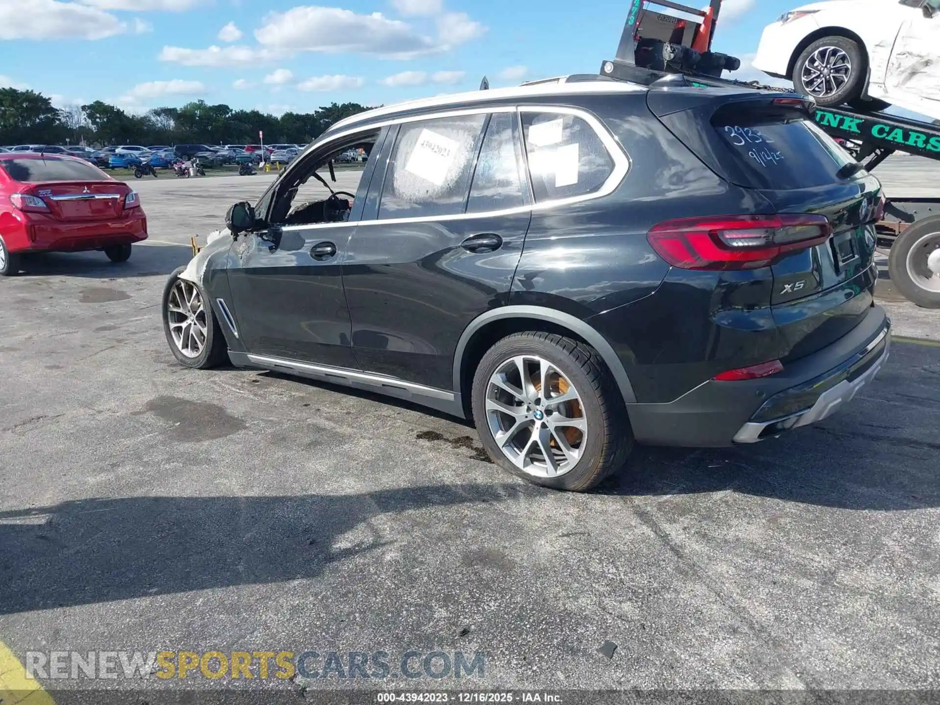 3 Photograph of a damaged car 5UXCR6C07M9E73933 BMW X5 2021