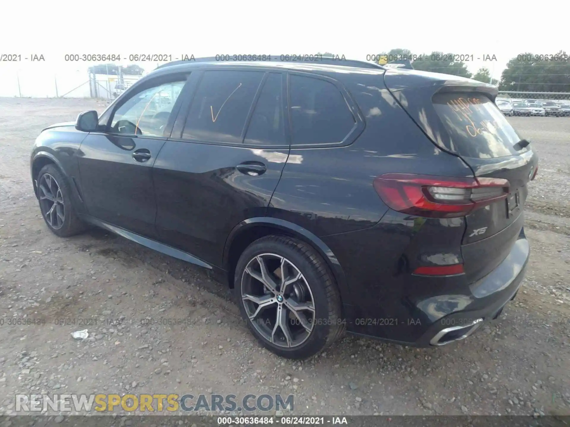 3 Photograph of a damaged car 5UXCR6C07M9G75400 BMW X5 2021