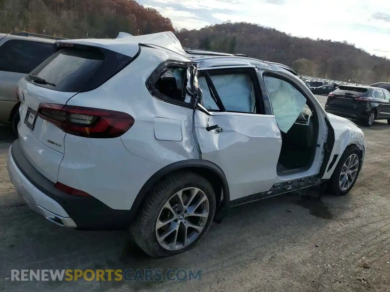 3 Photograph of a damaged car 5UXCR6C08M9F23416 BMW X5 2021