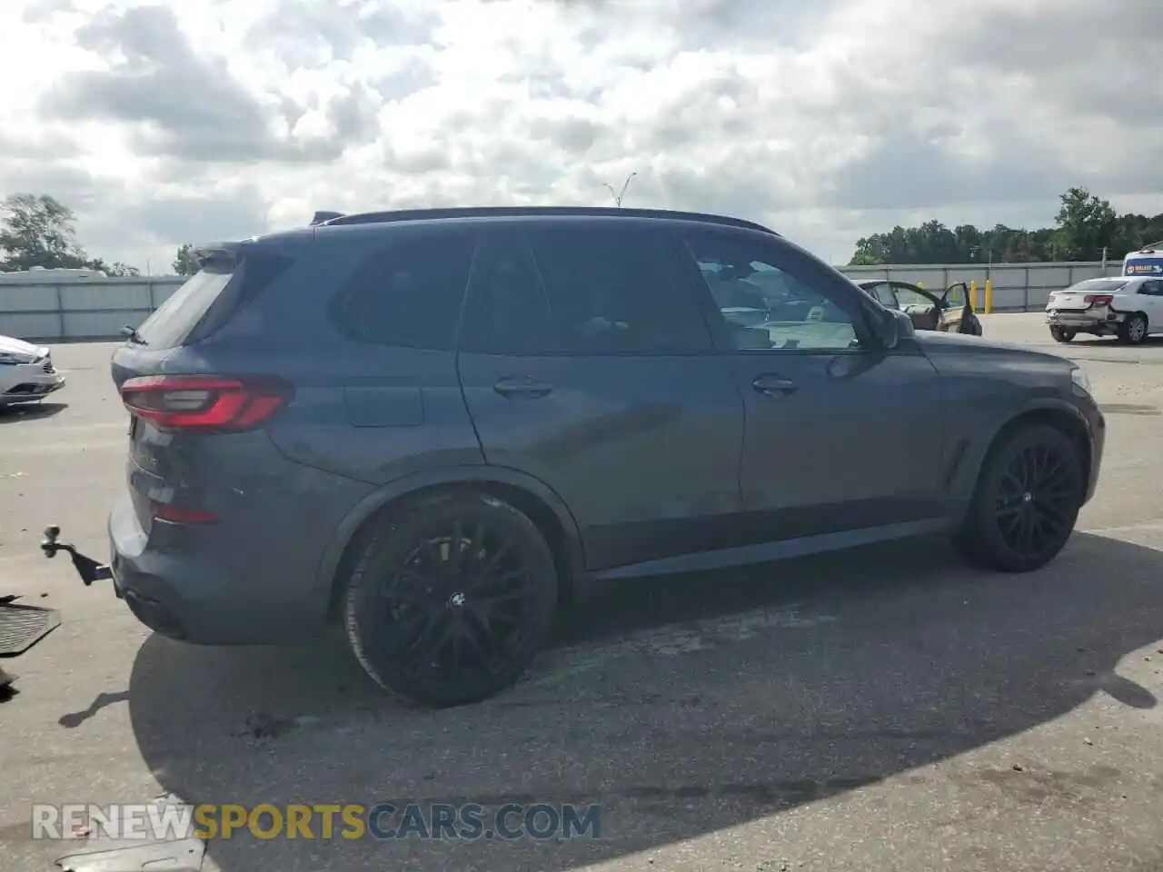 3 Photograph of a damaged car 5UXCR6C08M9F28728 BMW X5 2021