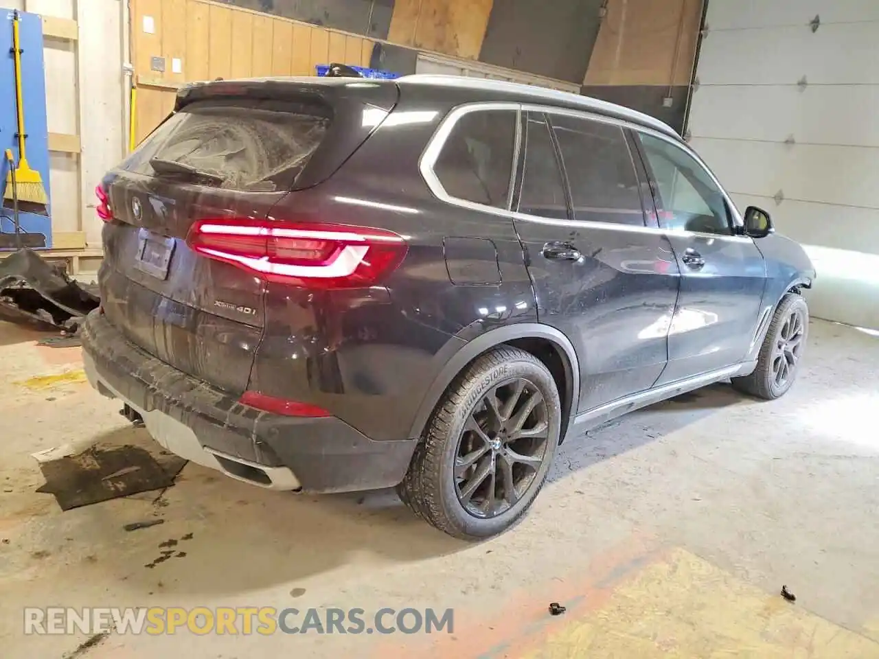 3 Photograph of a damaged car 5UXCR6C09M9D94604 BMW X5 2021