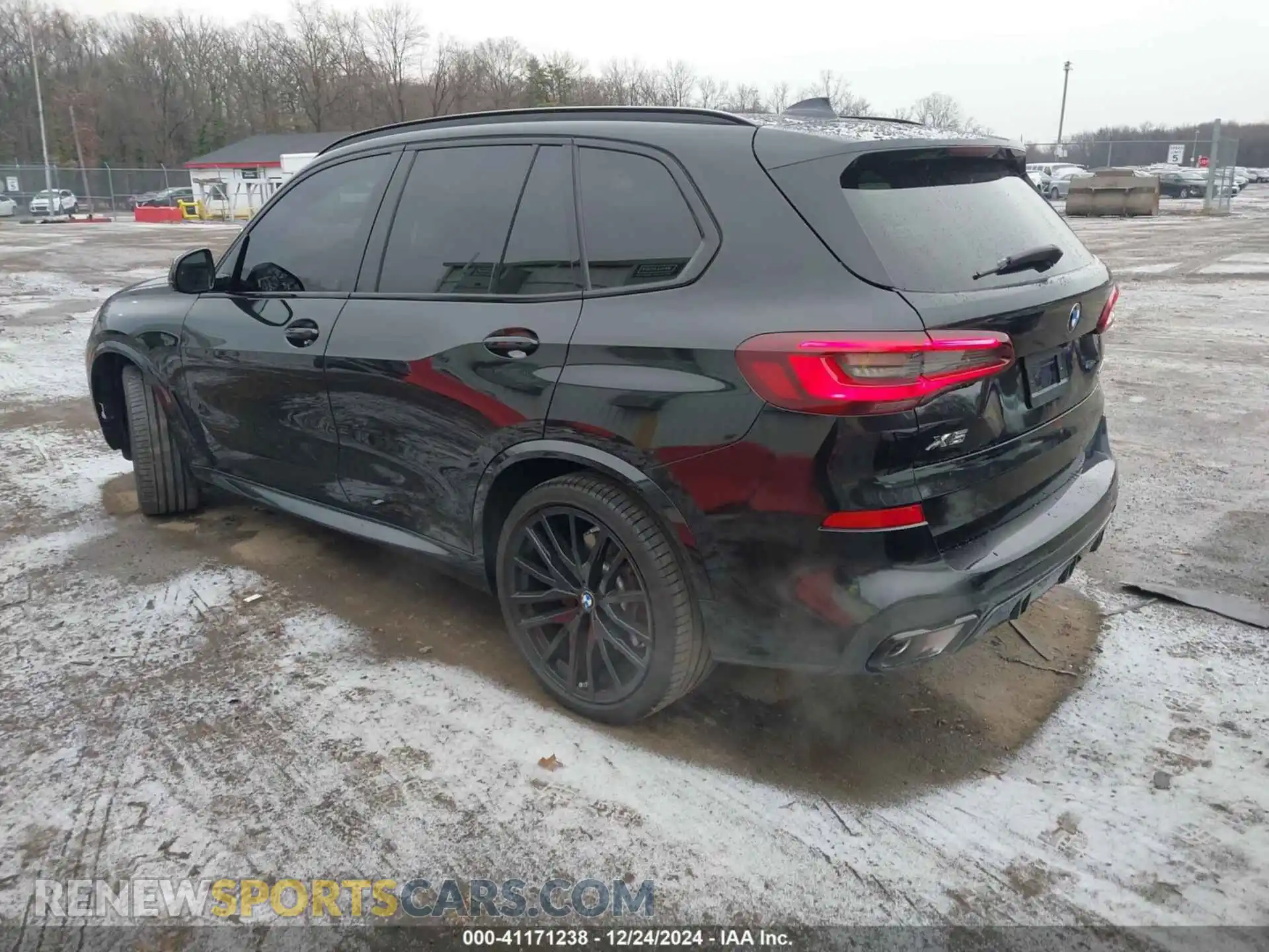 3 Photograph of a damaged car 5UXCR6C09M9H38741 BMW X5 2021