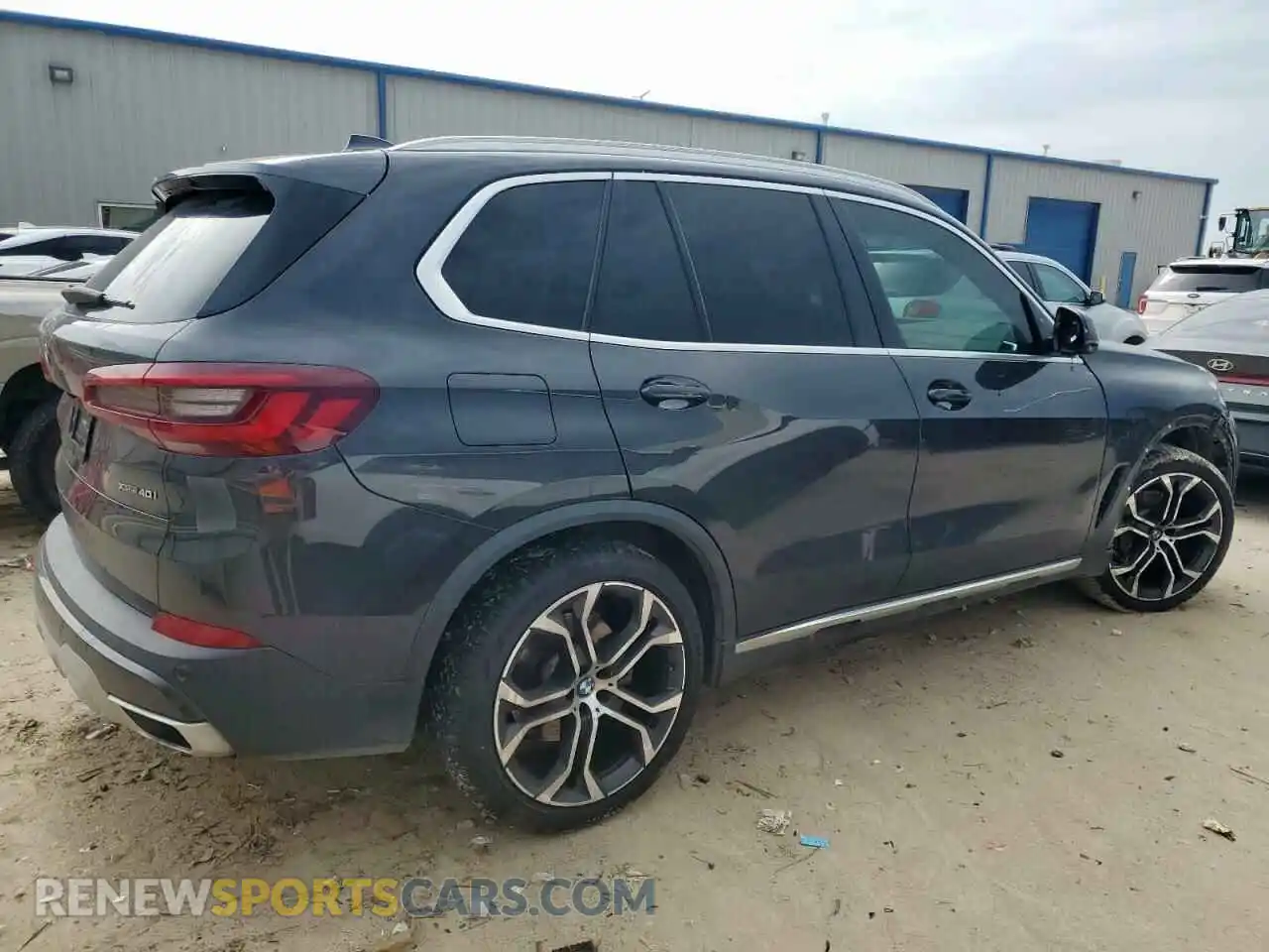 3 Photograph of a damaged car 5UXCR6C0XM9D81103 BMW X5 2021