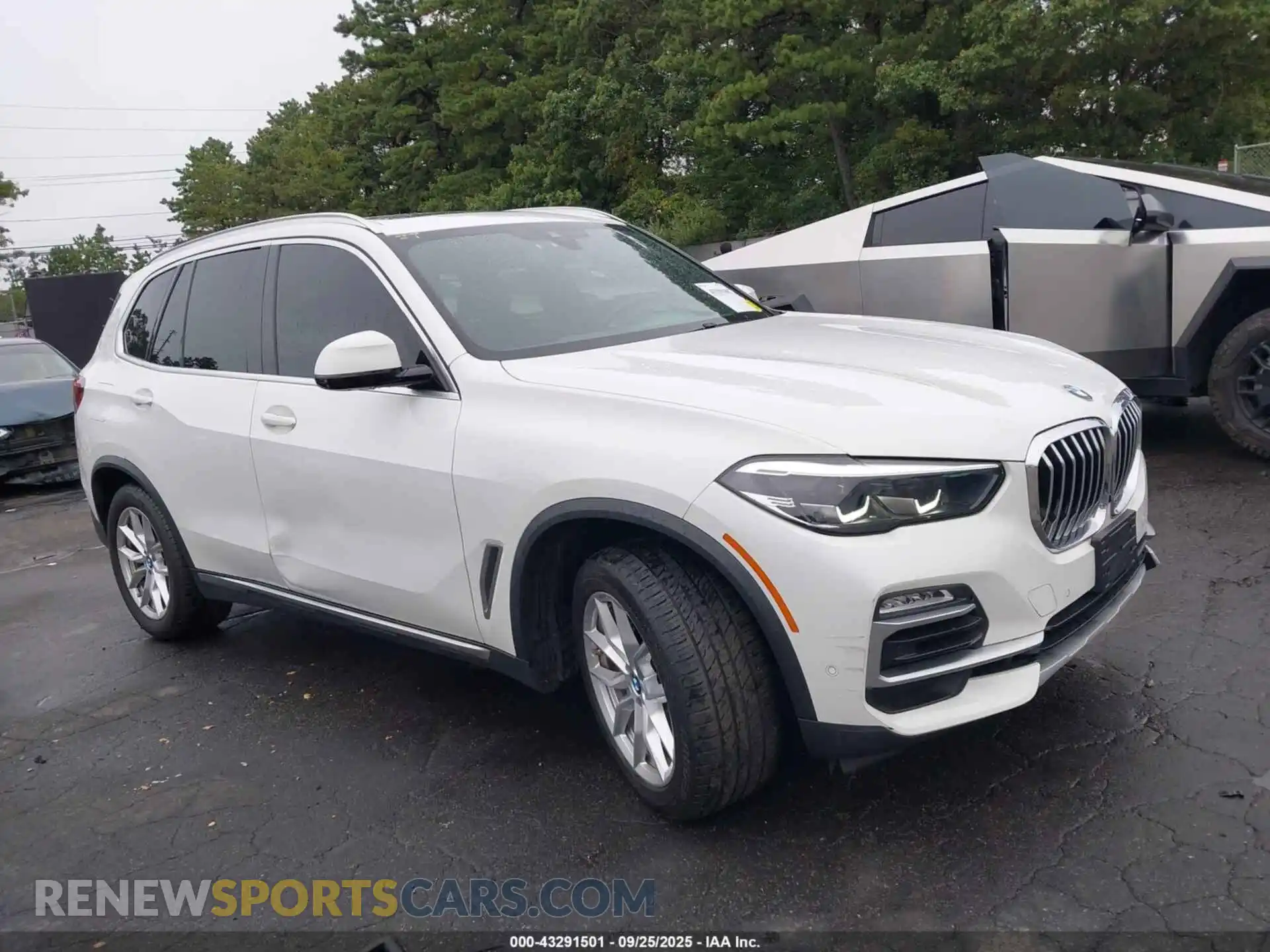 1 Photograph of a damaged car 5UXCR6C0XM9G00805 BMW X5 2021