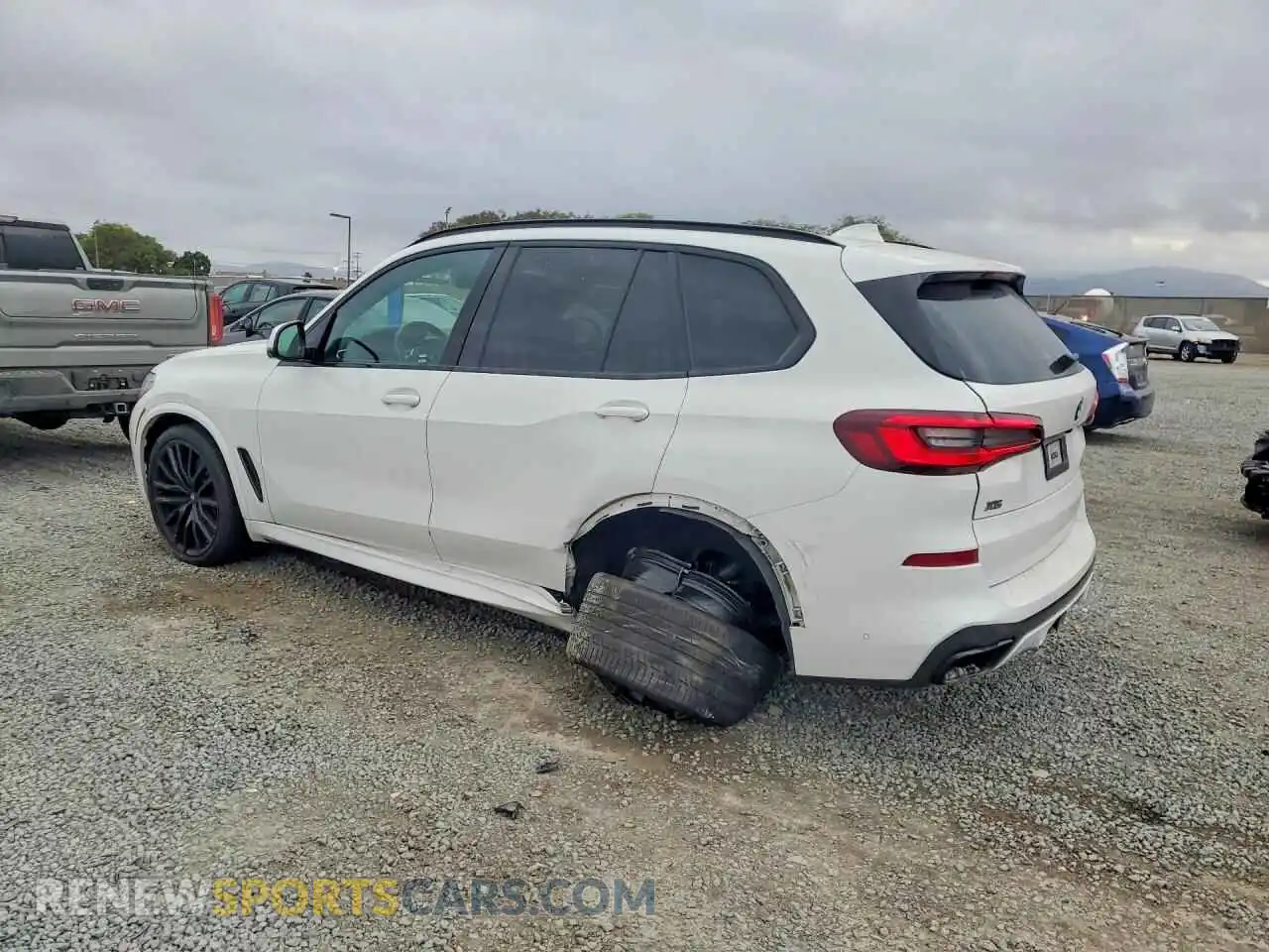 2 Photograph of a damaged car 5UXJU4C0XM9E82264 BMW X5 2021