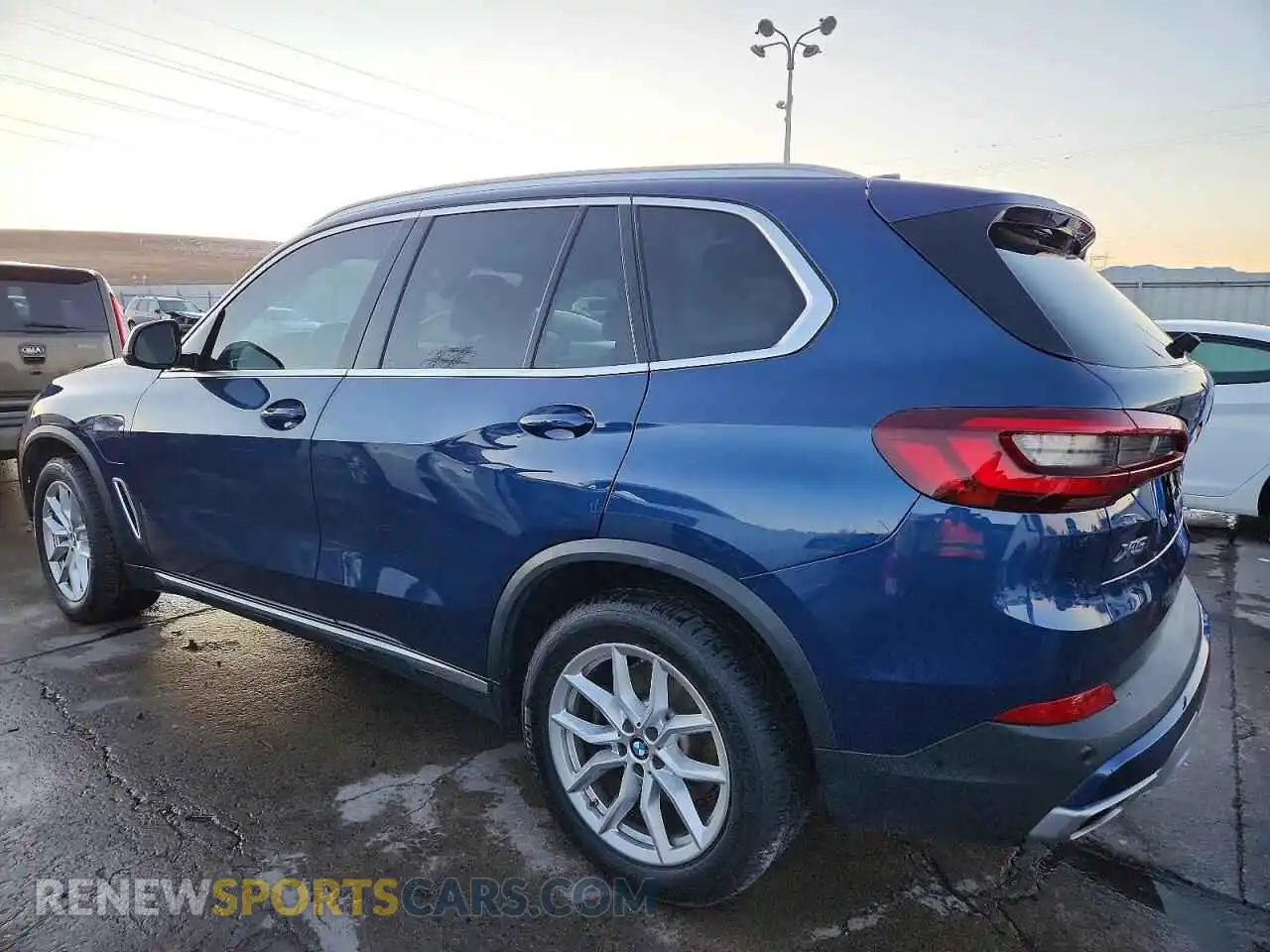 2 Photograph of a damaged car 5UXTA6C00M9H61915 BMW X5 2021
