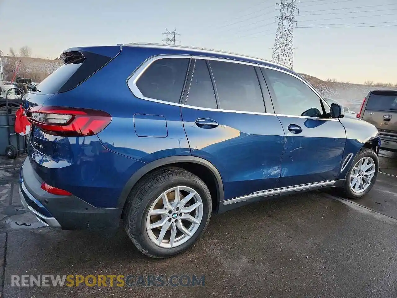 3 Photograph of a damaged car 5UXTA6C00M9H61915 BMW X5 2021