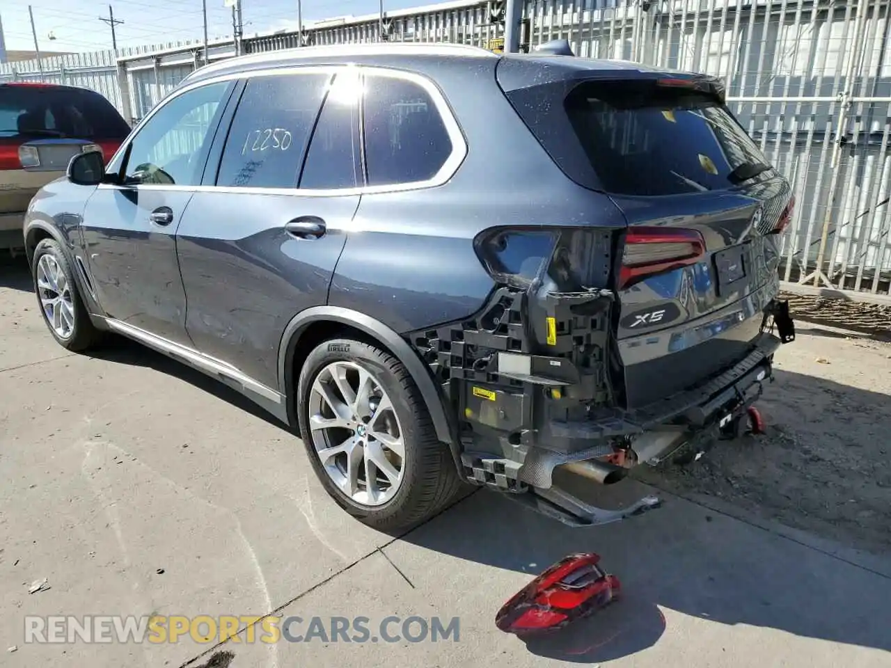 3 Photograph of a damaged car 5UXTA6C03M9H94293 BMW X5 2021