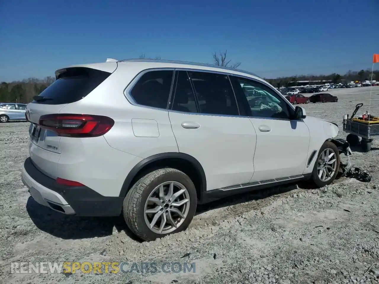 3 Photograph of a damaged car 5UXTA6C04M9G55404 BMW X5 2021