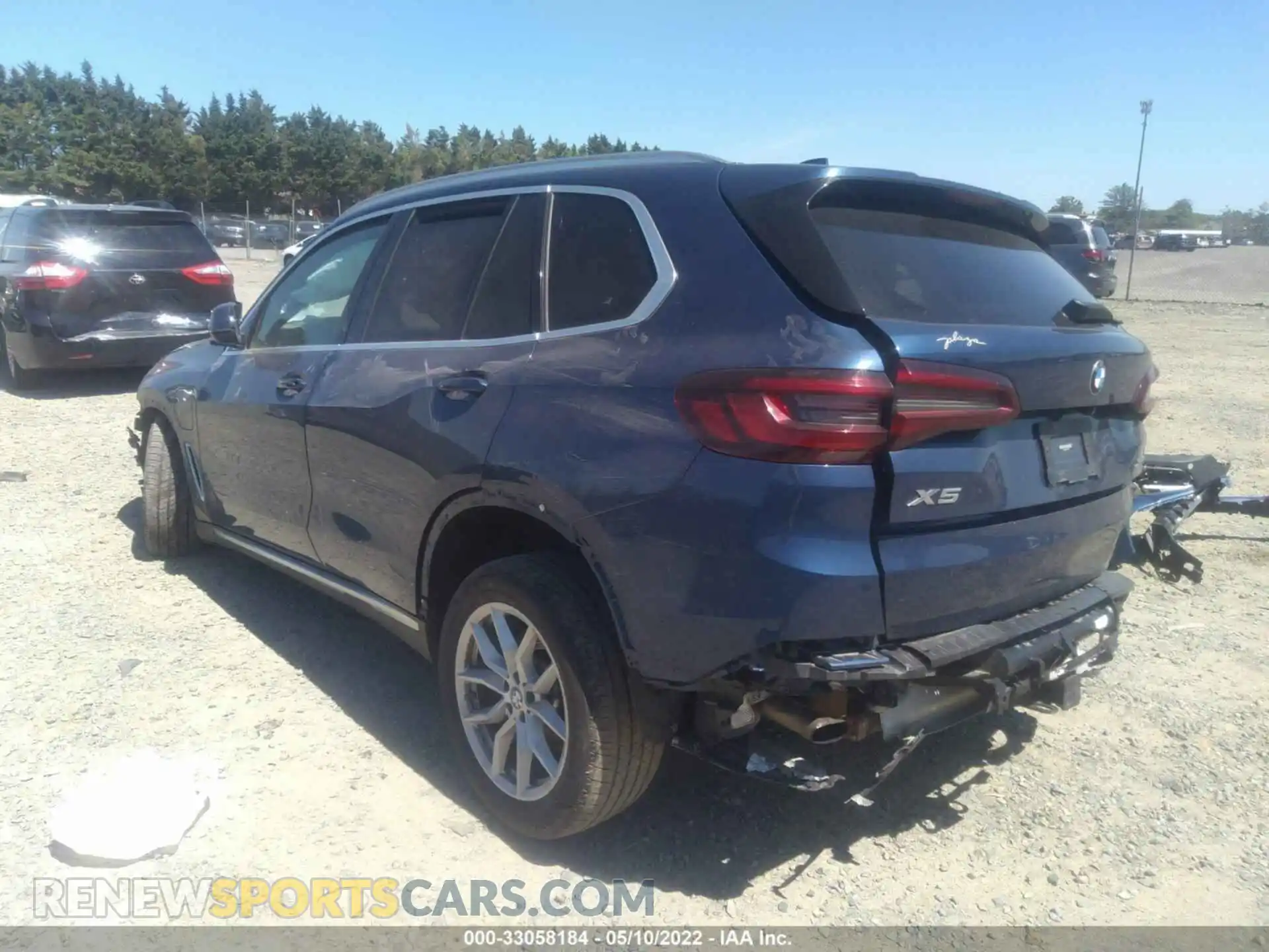 3 Photograph of a damaged car 5UXTA6C07M9F06842 BMW X5 2021