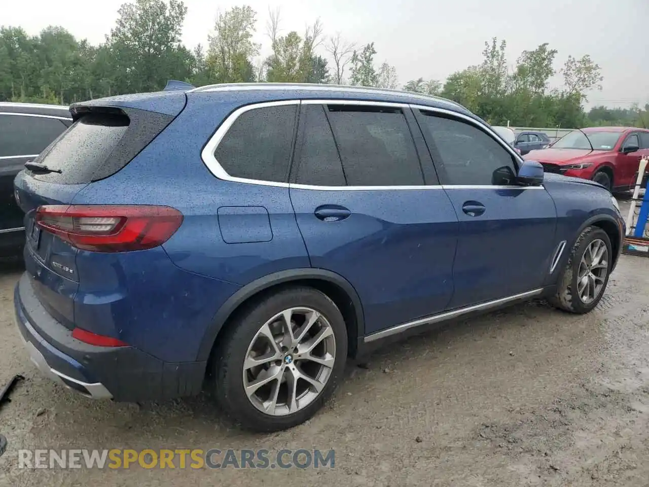 3 Photograph of a damaged car 5UXTA6C07M9G13910 BMW X5 2021