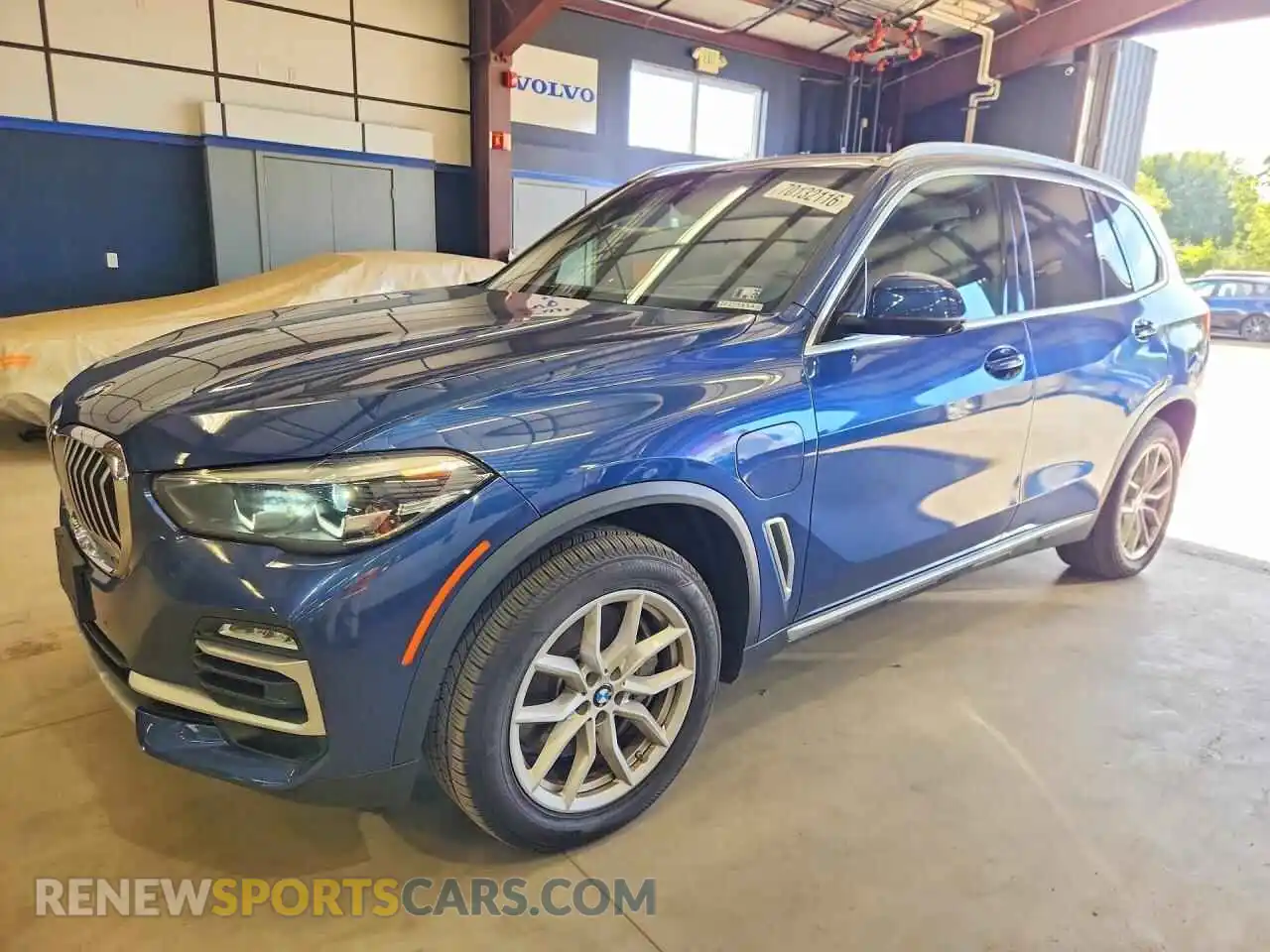 1 Photograph of a damaged car 5UXTA6C08M9F27585 BMW X5 2021