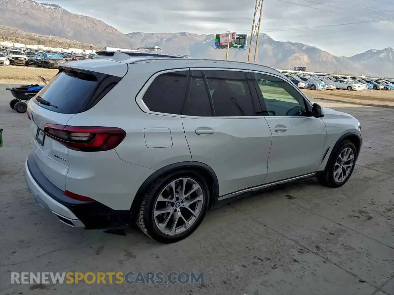3 Photograph of a damaged car 5UXTA6C09M9D98191 BMW X5 2021