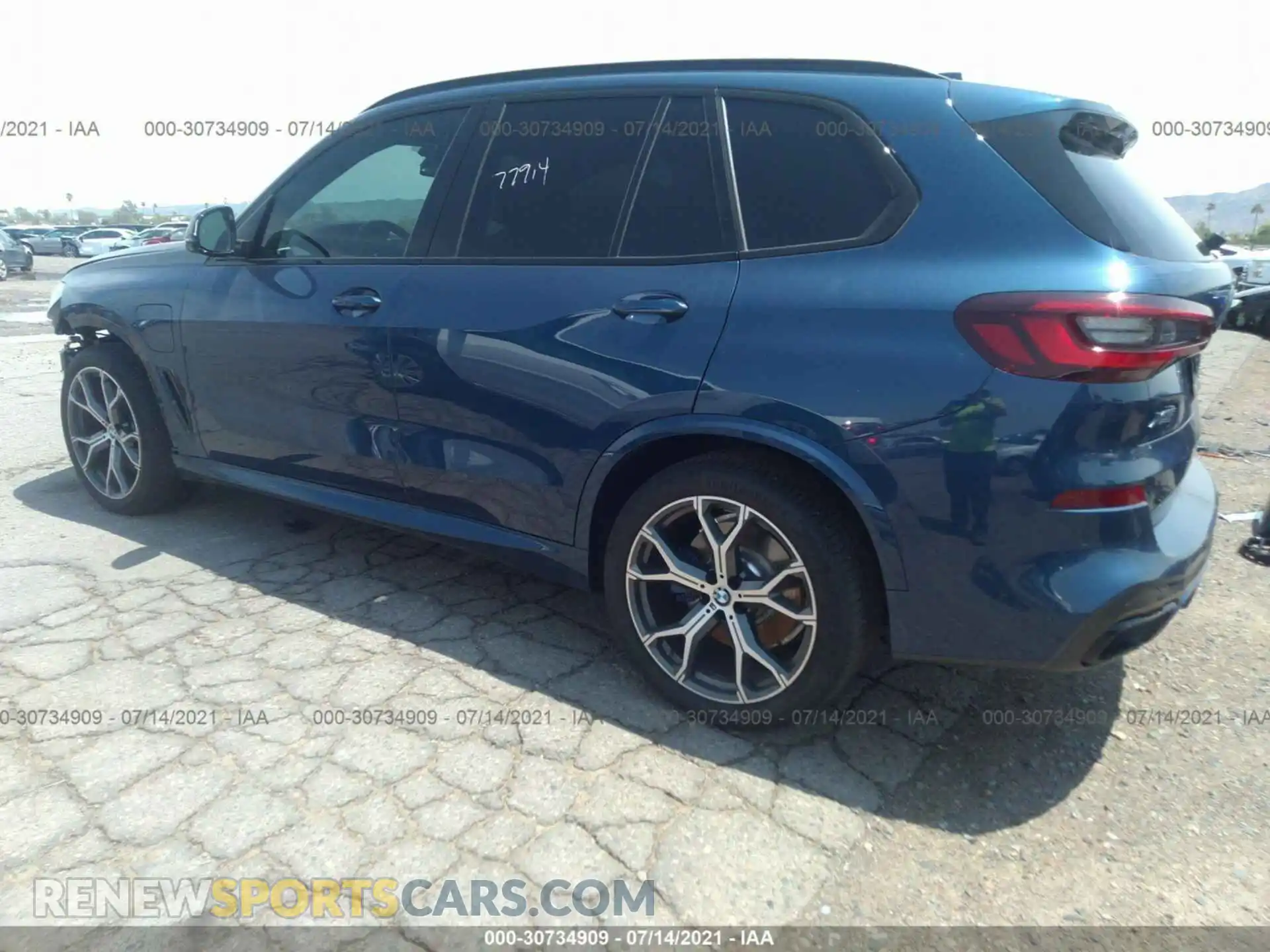 3 Photograph of a damaged car 5UXTA6C09M9E67784 BMW X5 2021