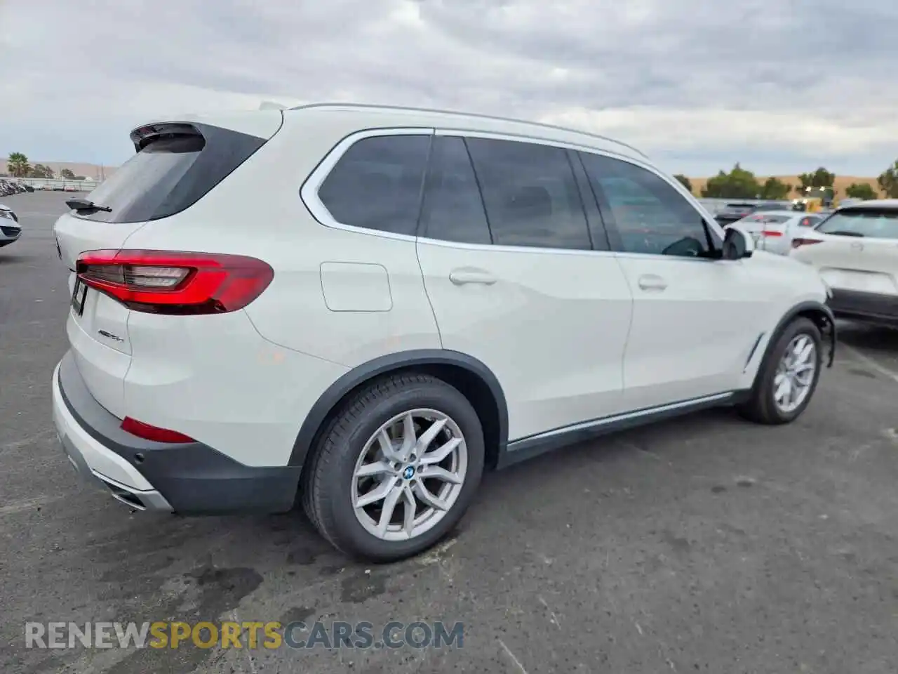 3 Photograph of a damaged car 5UXTA6C0XM9H27299 BMW X5 2021