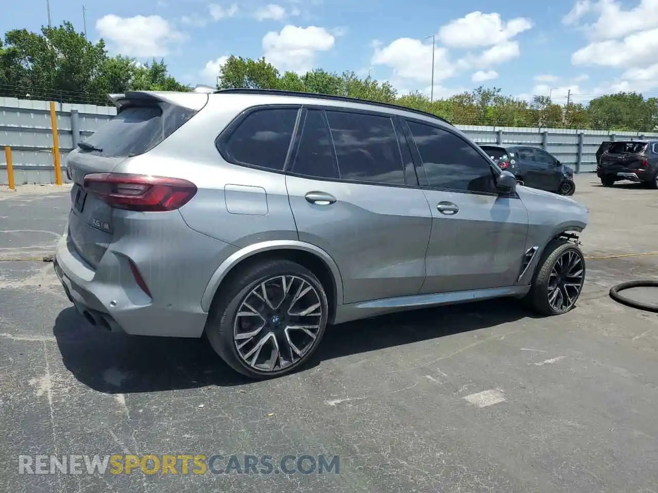 3 Photograph of a damaged car 5YMJU0C02M9D88848 BMW X5 2021