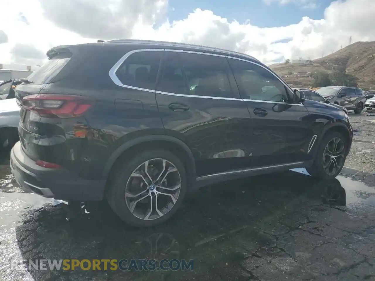 3 Photograph of a damaged car 5UXCR4C08N9K12930 BMW X5 2022