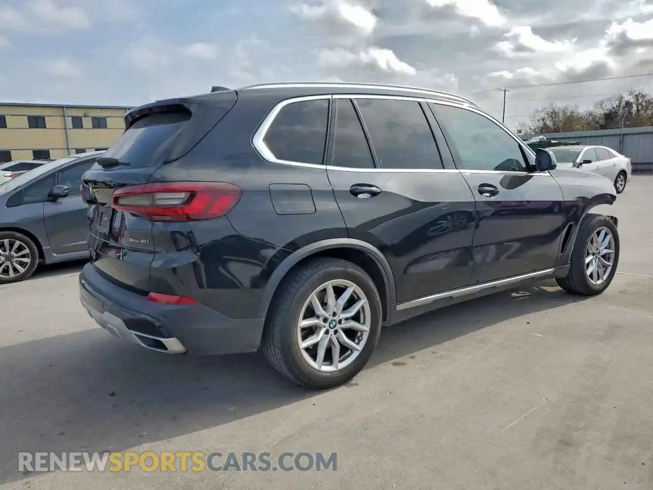 3 Photograph of a damaged car 5UXCR4C08N9K24933 BMW X5 2022