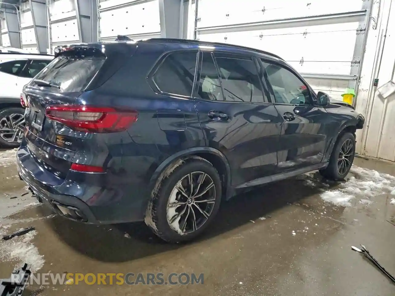 3 Photograph of a damaged car 5UXCR6C00N9M80379 BMW X5 2022