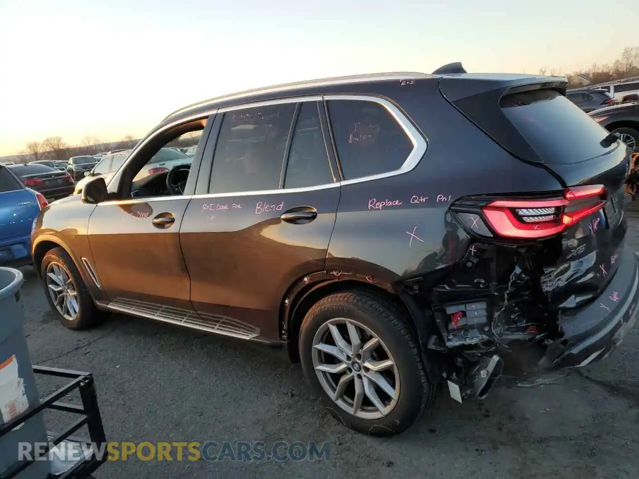 2 Photograph of a damaged car 5UXCR6C01N9K34036 BMW X5 2022