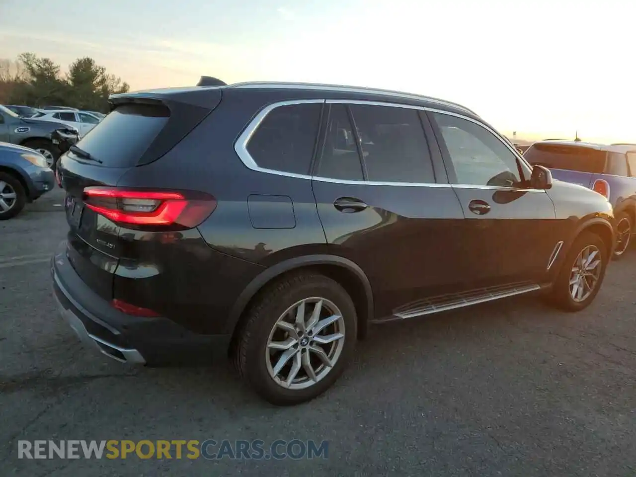 3 Photograph of a damaged car 5UXCR6C01N9K34036 BMW X5 2022