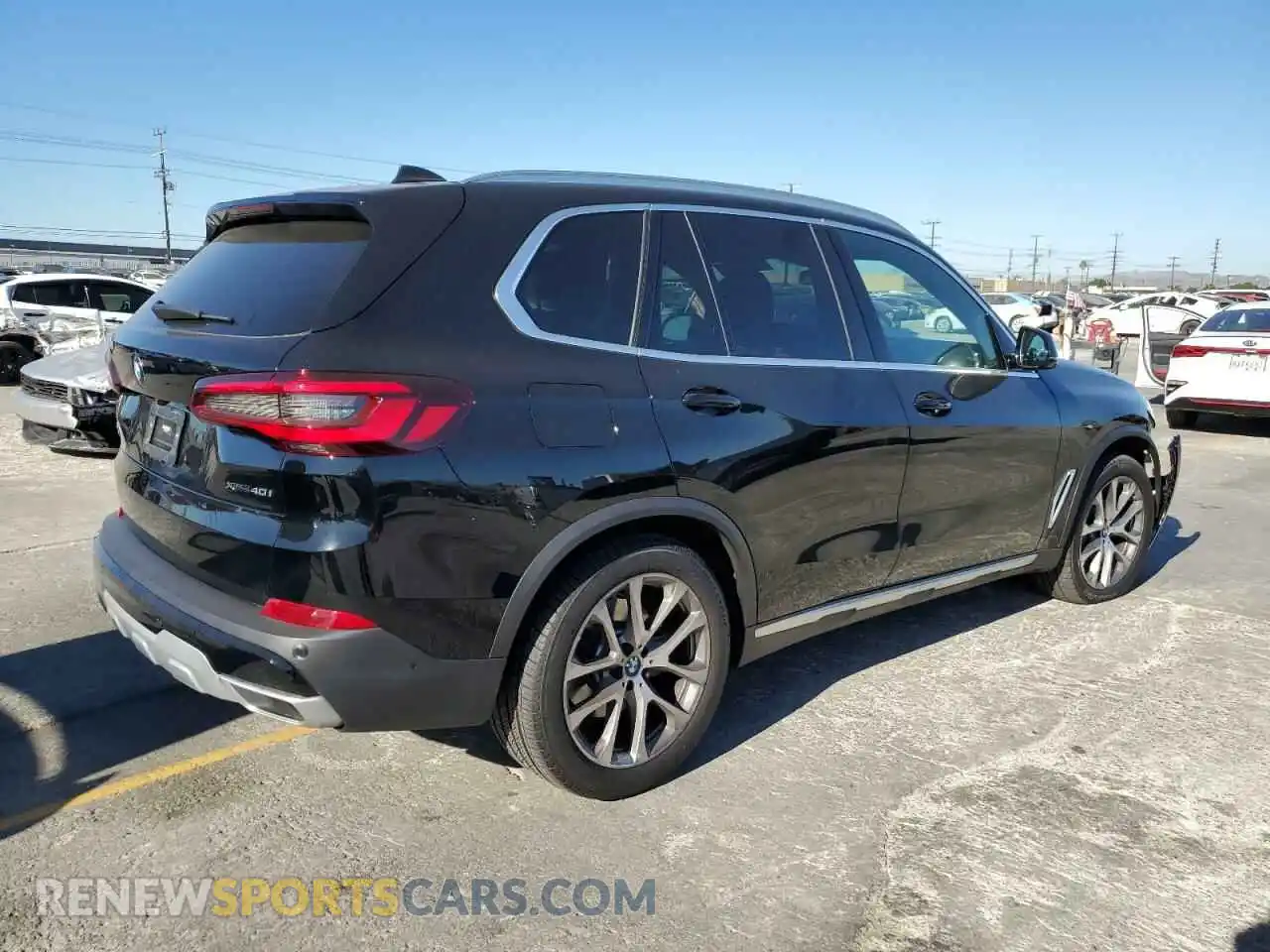 3 Photograph of a damaged car 5UXCR6C01N9L00780 BMW X5 2022