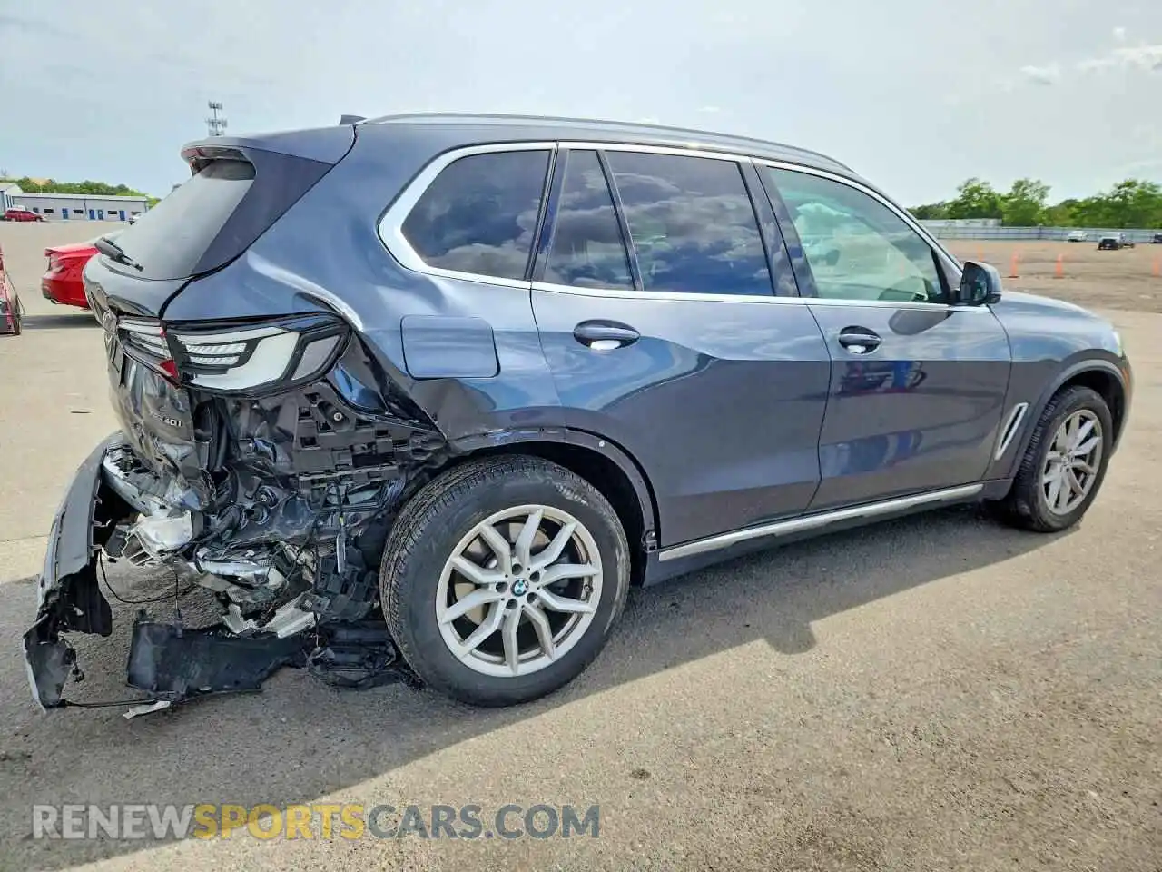 3 Photograph of a damaged car 5UXCR6C01N9L80890 BMW X5 2022