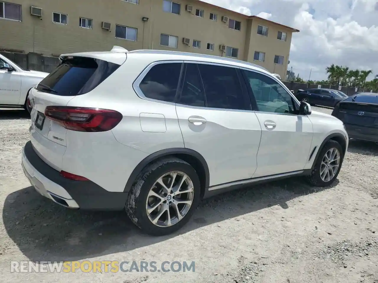 3 Фотография поврежденного автомобиля 5UXCR6C01N9L92411 BMW X5 2022