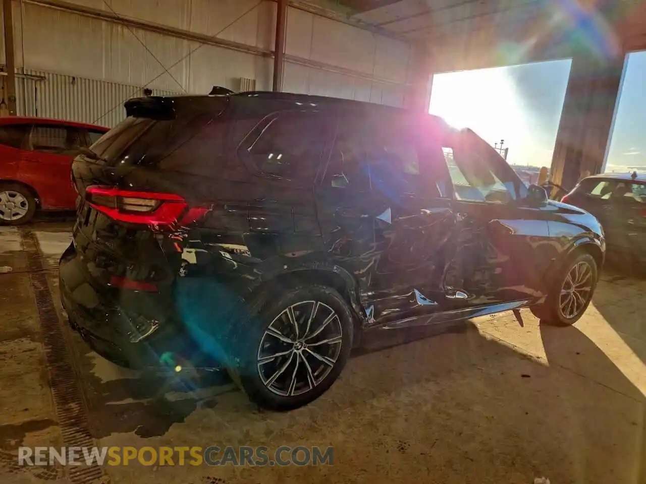 3 Photograph of a damaged car 5UXCR6C01N9N19318 BMW X5 2022