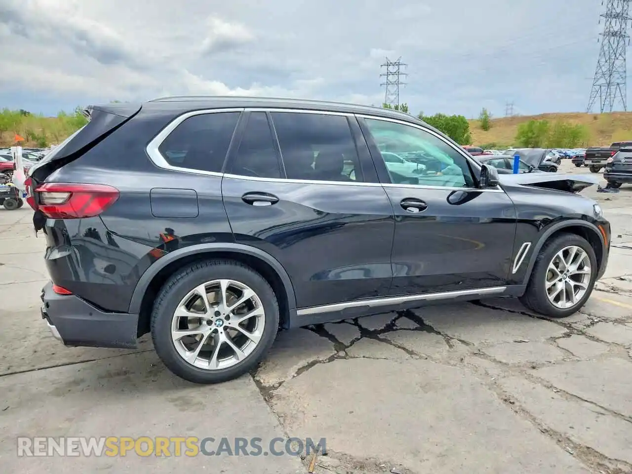 3 Photograph of a damaged car 5UXCR6C01N9N30223 BMW X5 2022