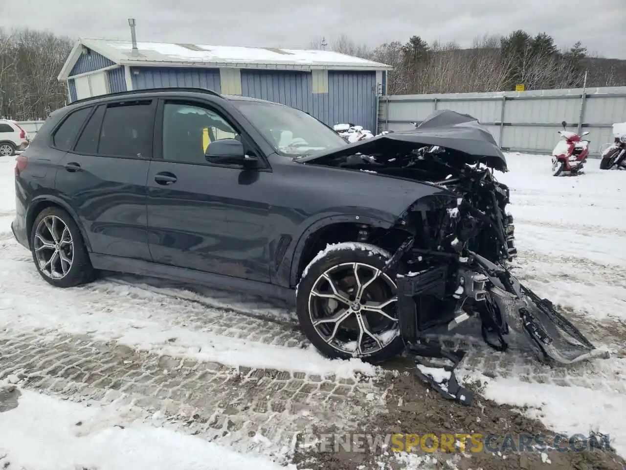 4 Photograph of a damaged car 5UXCR6C02N9J58939 BMW X5 2022