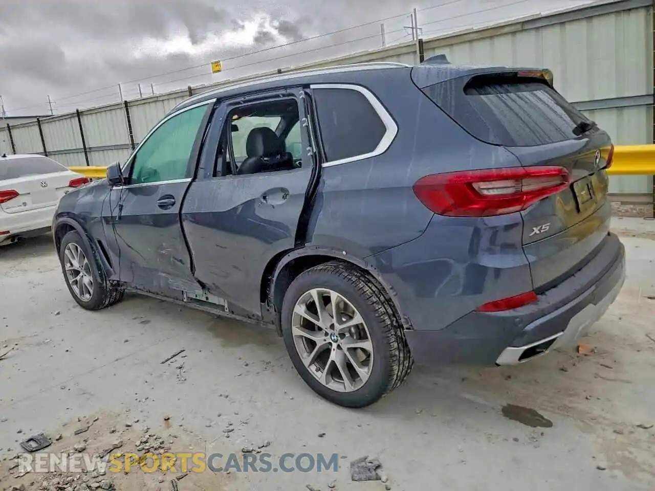 2 Photograph of a damaged car 5UXCR6C02N9K85349 BMW X5 2022