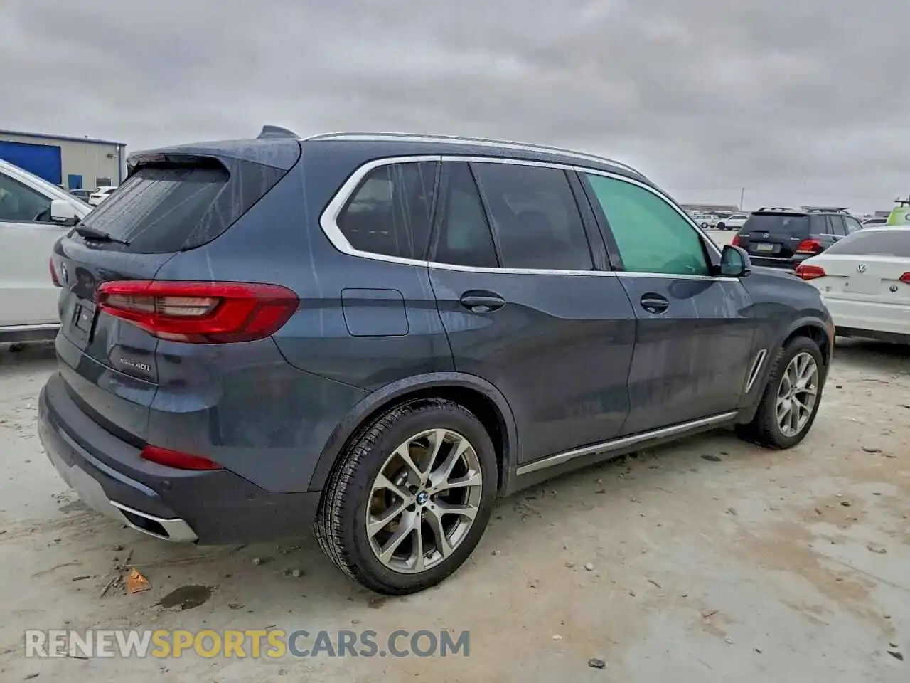 3 Photograph of a damaged car 5UXCR6C02N9K85349 BMW X5 2022