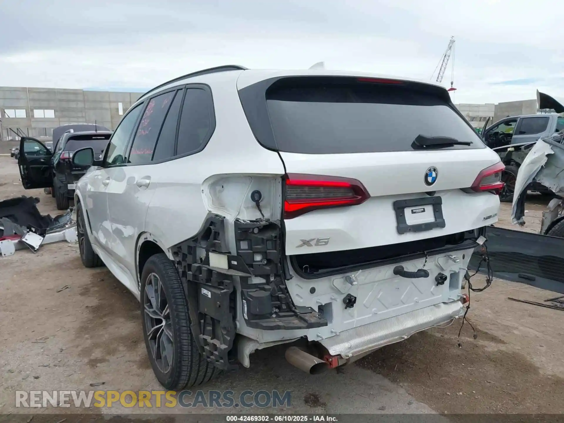 3 Photograph of a damaged car 5UXCR6C04N9L92242 BMW X5 2022
