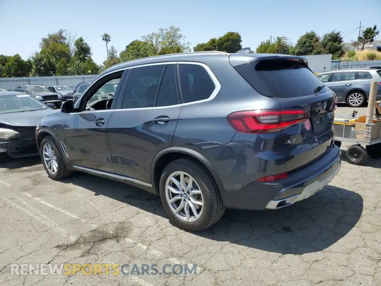 2 Photograph of a damaged car 5UXCR6C04N9L93813 BMW X5 2022