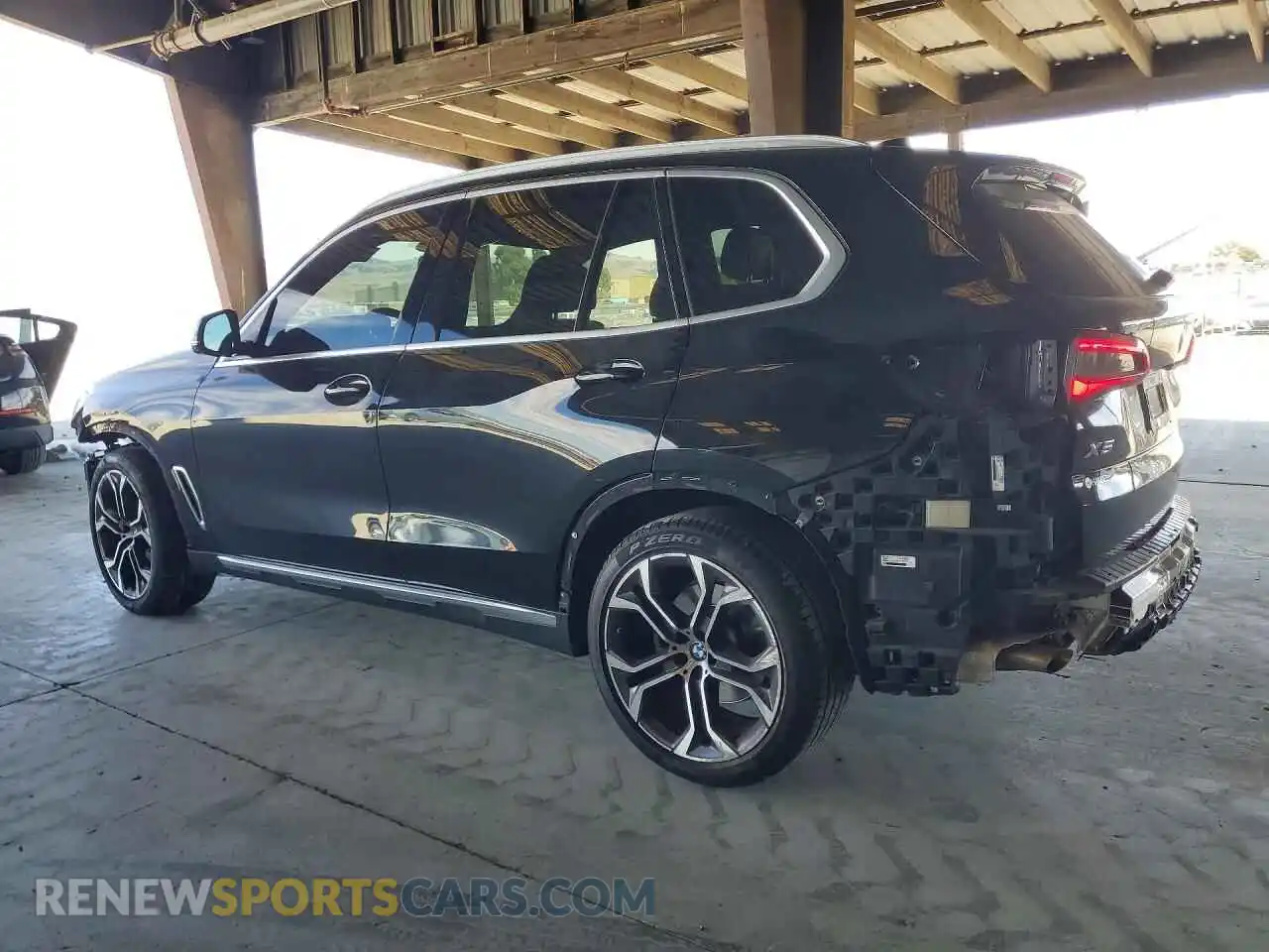 2 Photograph of a damaged car 5UXCR6C05N9M18072 BMW X5 2022