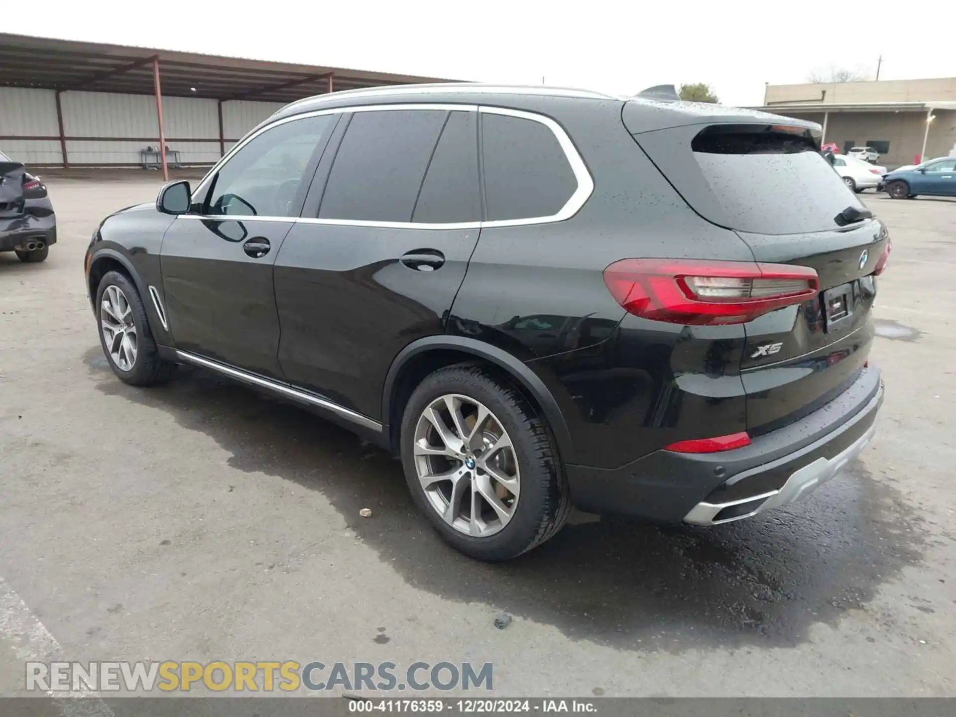 3 Photograph of a damaged car 5UXCR6C05N9M98005 BMW X5 2022