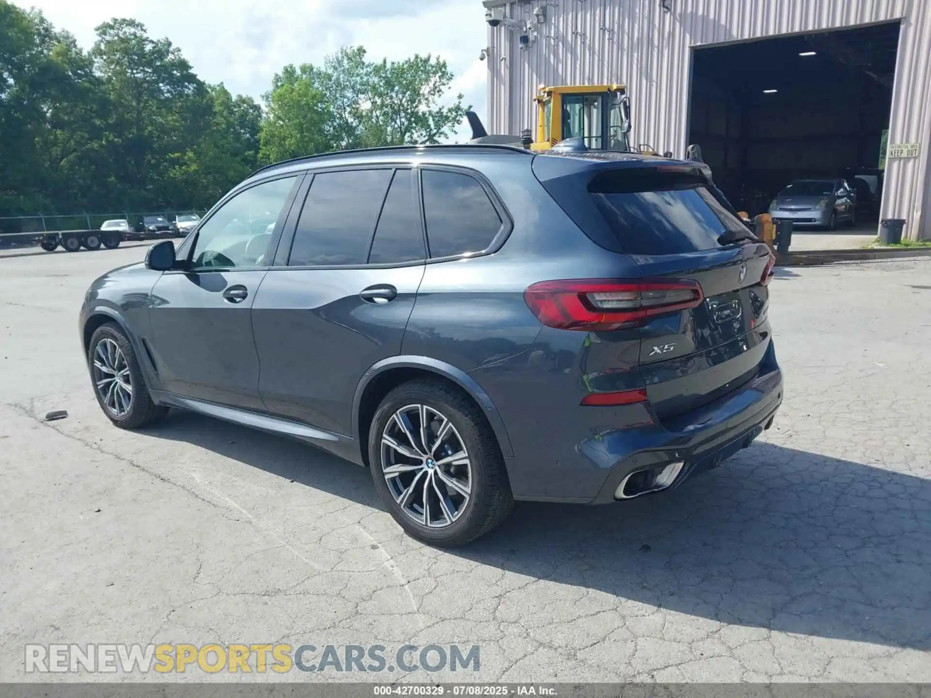 3 Photograph of a damaged car 5UXCR6C07N9L28695 BMW X5 2022