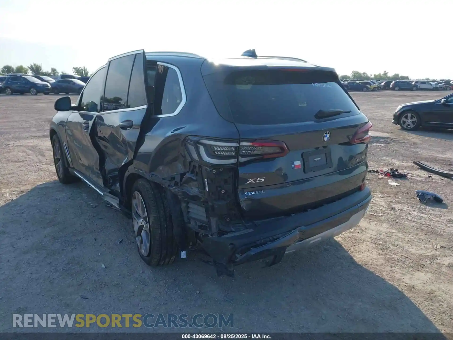 3 Photograph of a damaged car 5UXCR6C07N9L89366 BMW X5 2022